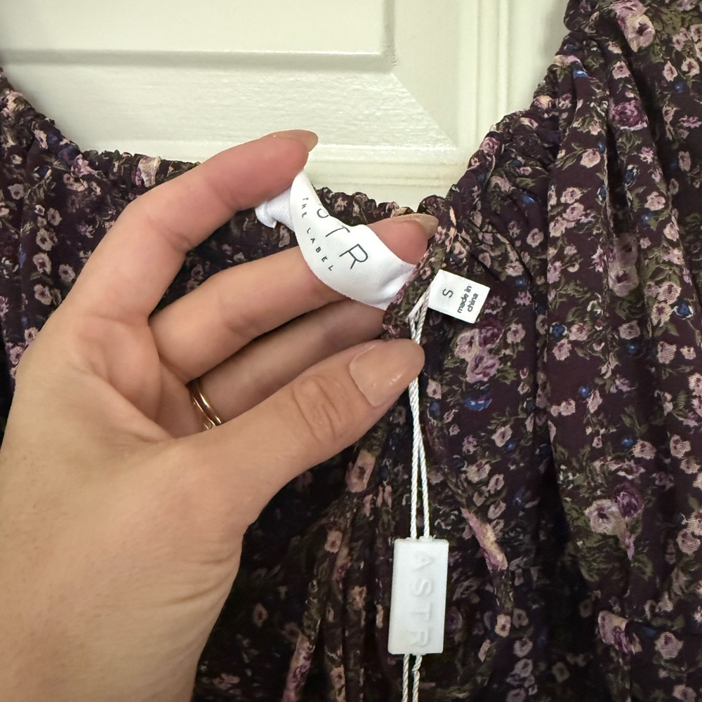 ASTR the Label NWT Smocked Floral Long Sleeve Midi Dress - Floral - Picture 3 of 4